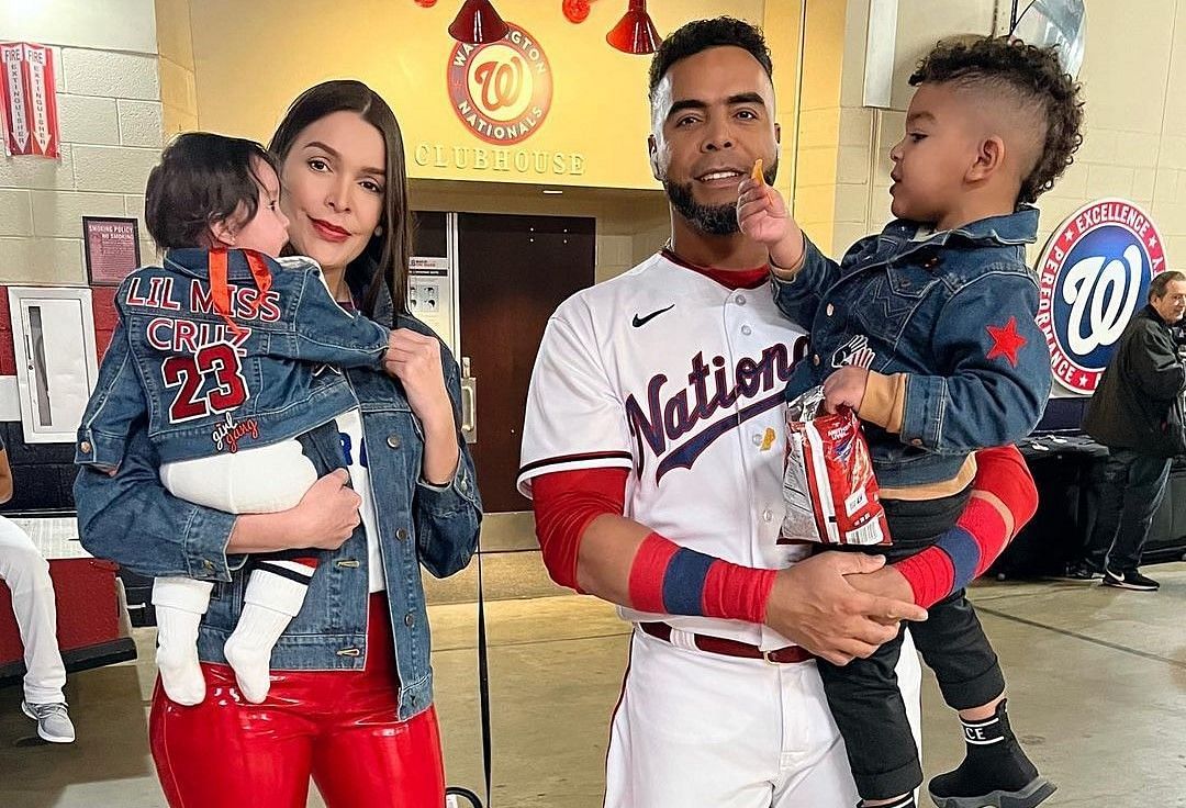 Nelson Cruz with his girlfriend Yuberkis Mateo and their two kids